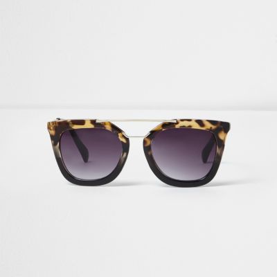 Black tortoiseshell cat eye sunglasses